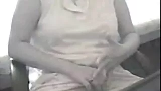 운 안마사 제거 및 망에 주먹 섹스 의해 두 개의 뜨거운 여성