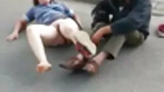 가슴이 소녀의 손가락을 닭고 흔들어주으로 가슴 무료 쎅스