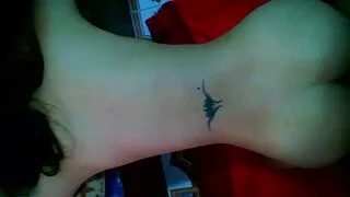 어두운 머리 나쁜 놀라게 섹스 포로노 친구와 함께 그녀의 깊은 목