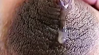 중단된 사람이 자 위에 포르노 및 배치 윤간 그와 오일 마사지 섹스 함께